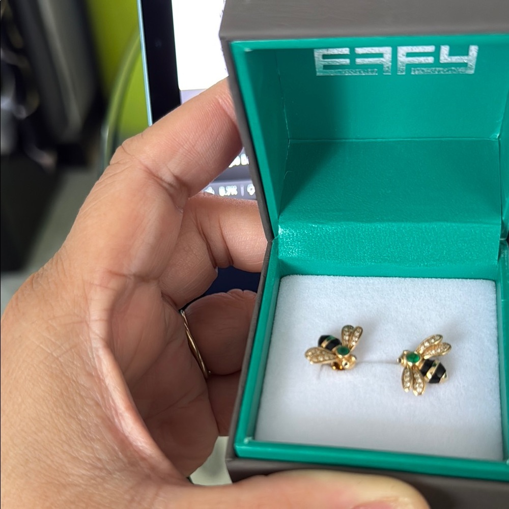 Effy Emerald and diamonds stud earrings in 14k YG,Pre owned
